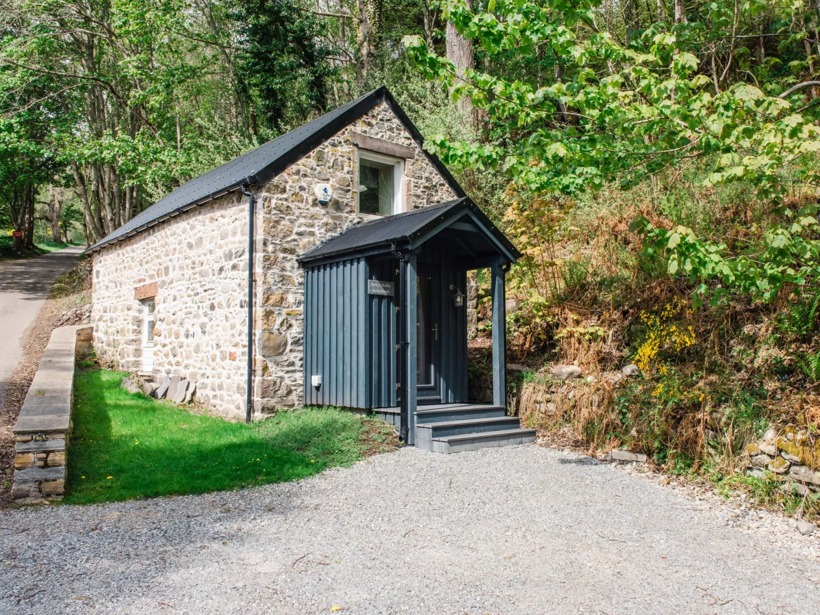 Betty's Bothy-Outside