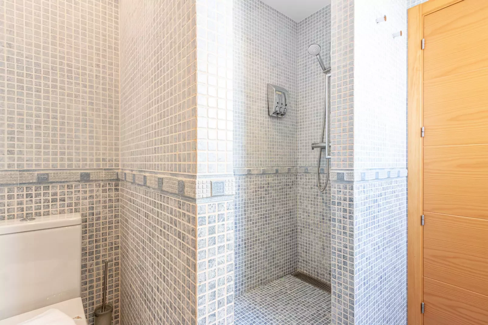 0160-PORT GREC 3 5º 3-Bathroom