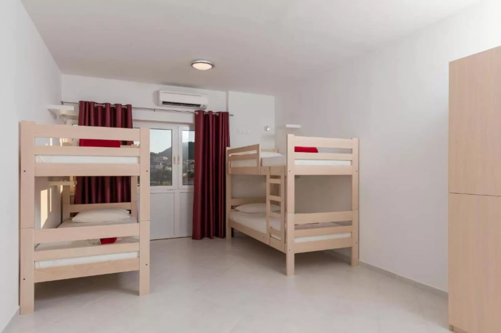 Hostel Free Bird  - Bed in Seven Bed Mixed Dormitory Room 1 (H)-Bedroom