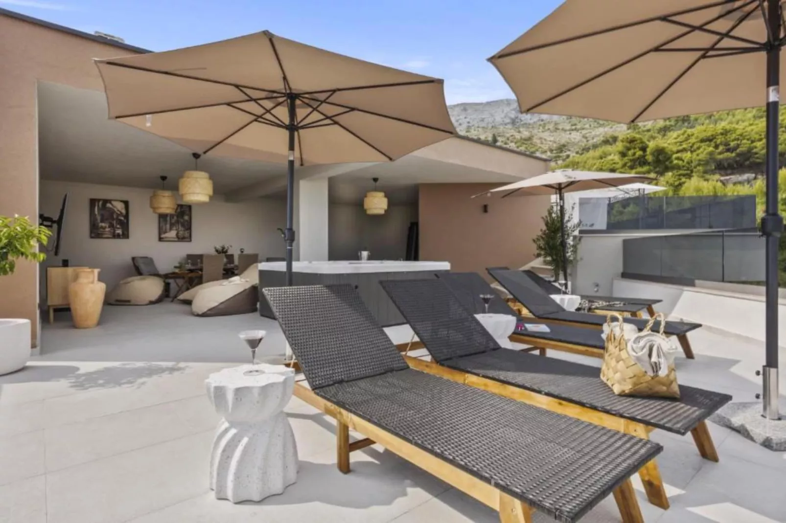 Three-Bedroom Penthouse Apartment-Terrace