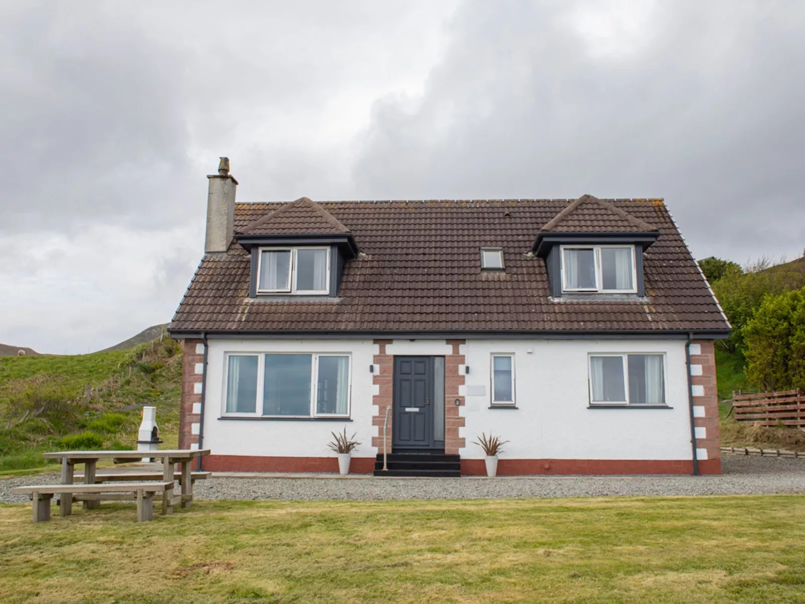 Quiraing Cottage-Outside