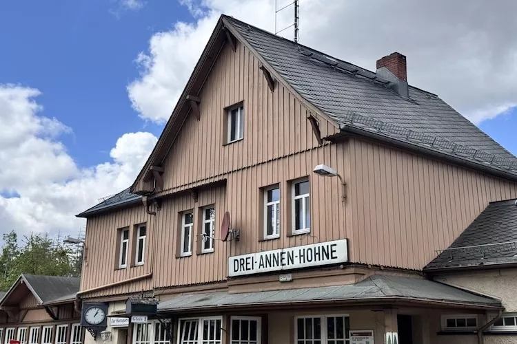 Apartment im alten Bahnhof-Exterior summer