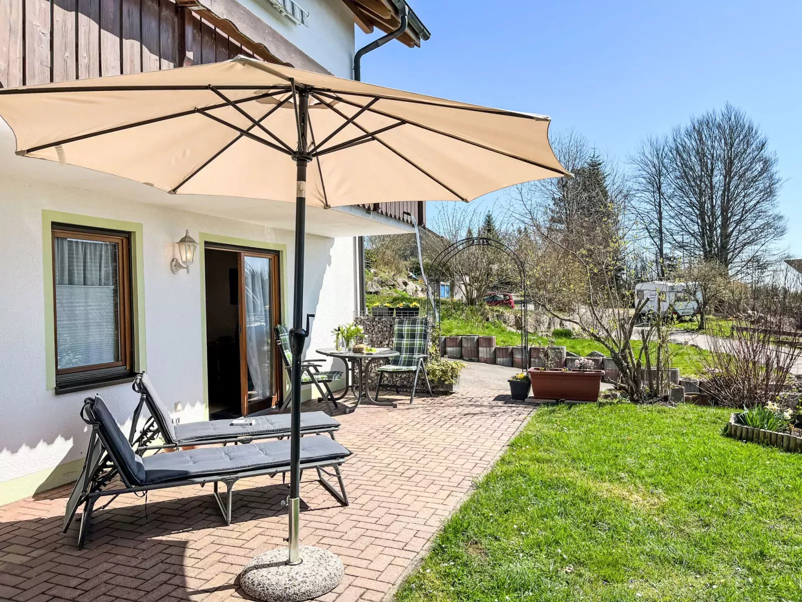 Alpenblick-Outside