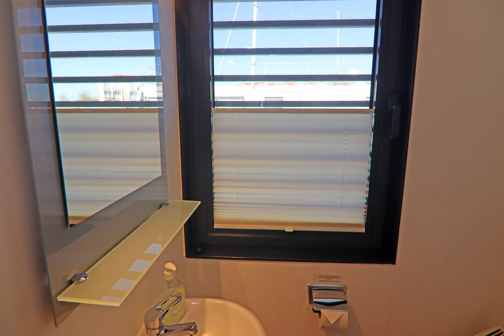 Hausboot Family & Friends LP 4 / 1-2 Personen-Bathroom