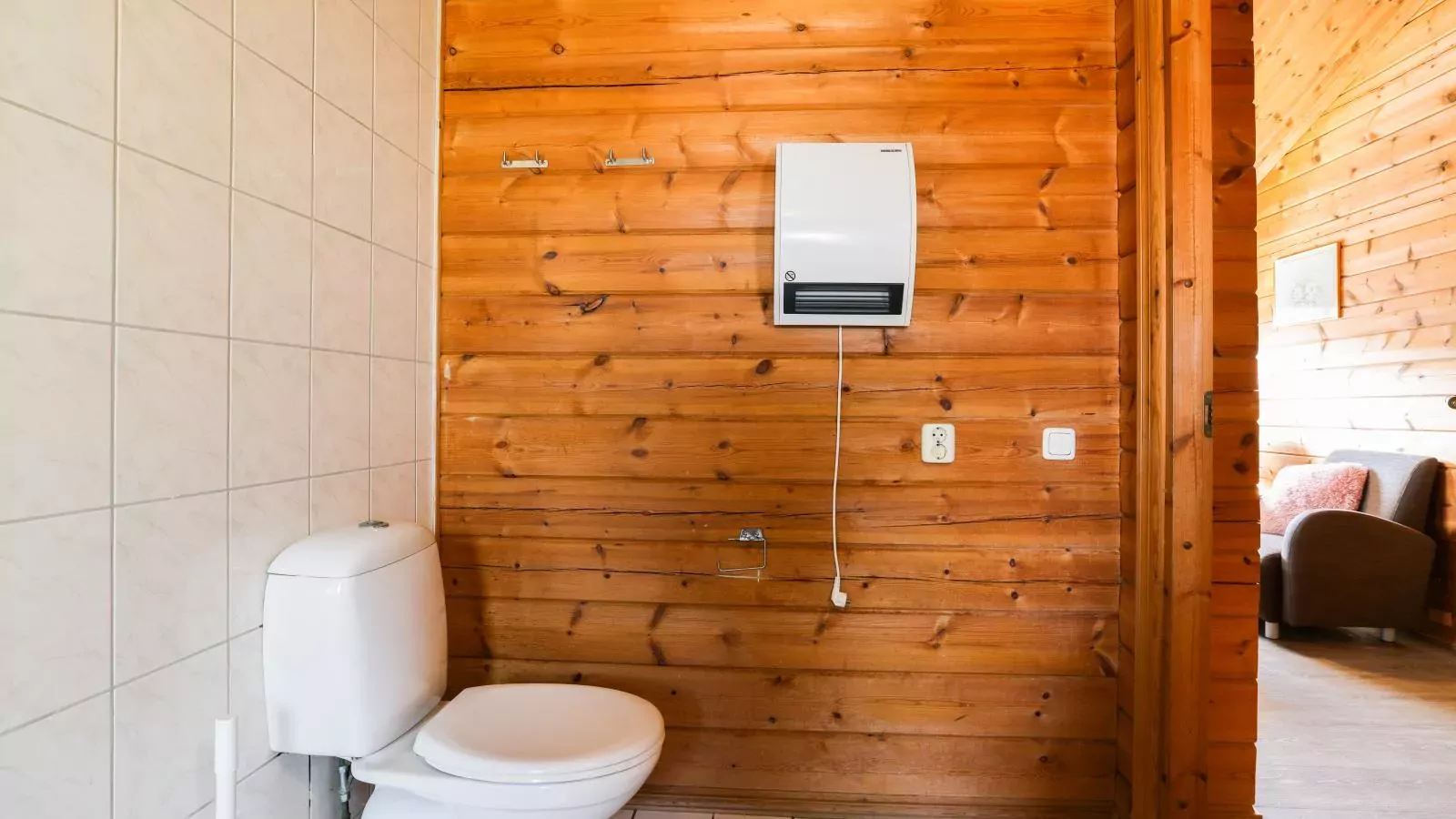 Charlie-Bathroom