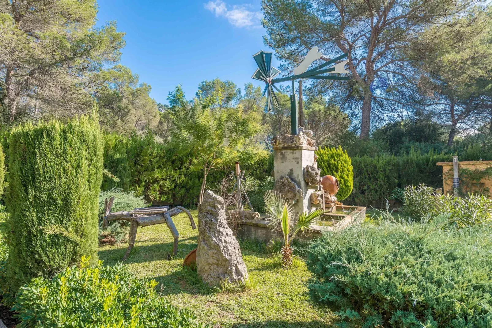 Els Pins - Garten Sommer