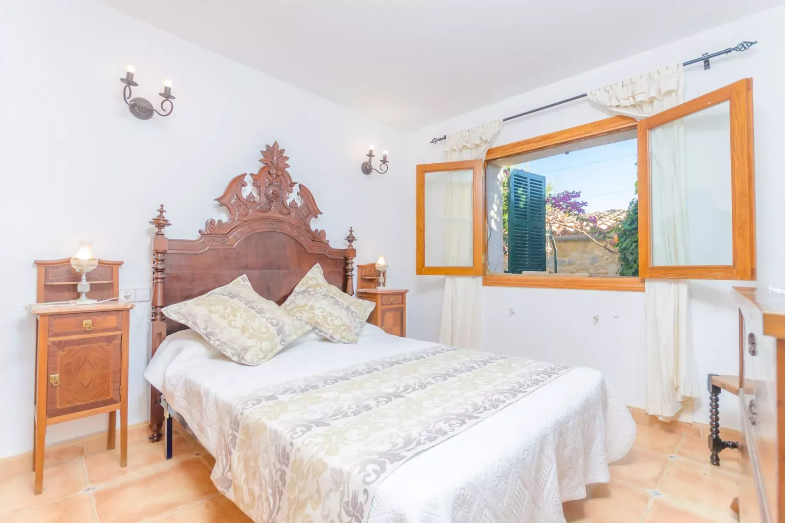 Can Reure (can Paris)-Schlafzimmer