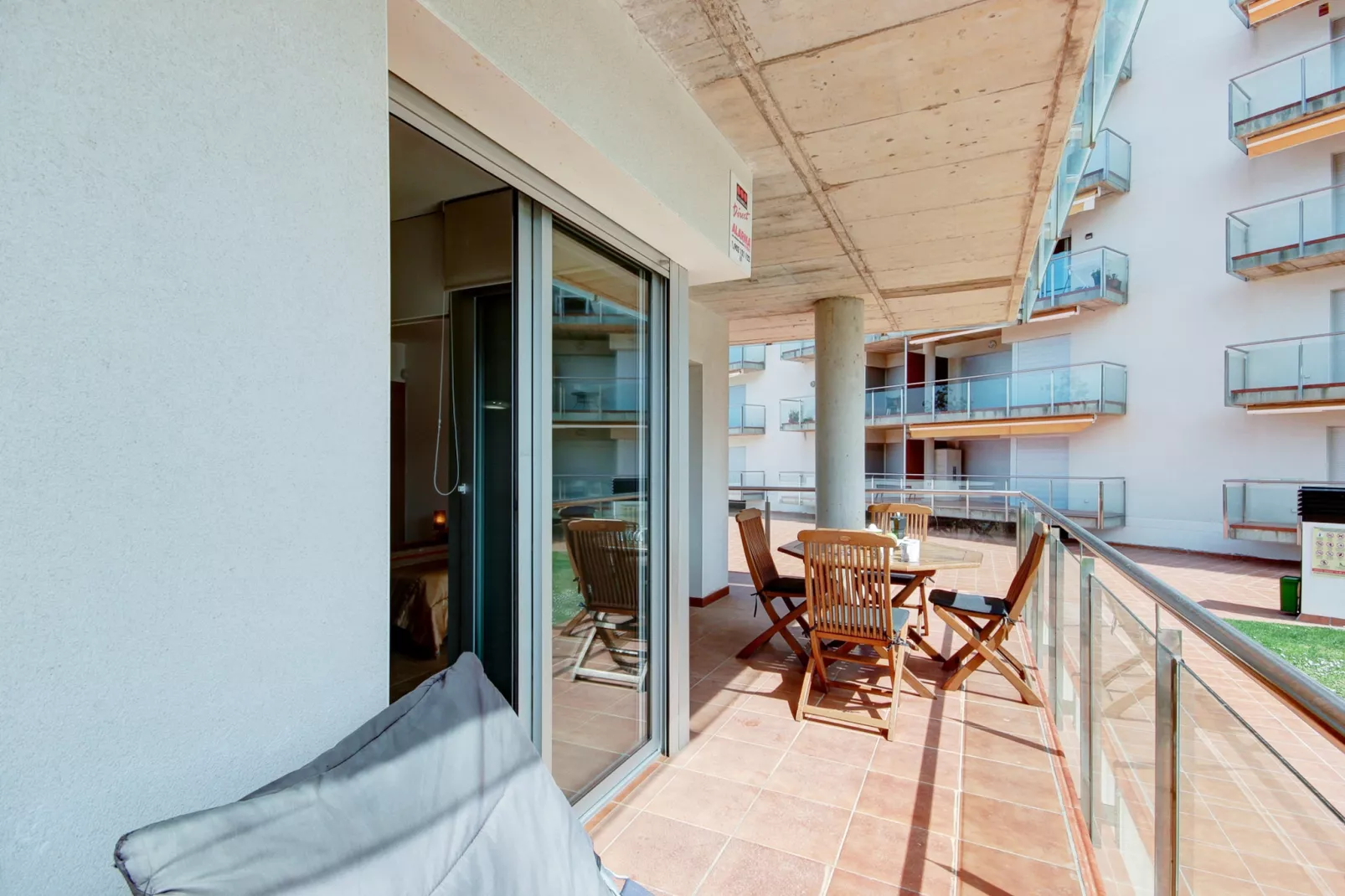 MARINES MESTRAL Bjs 8 Roses-Terrassenbalkon
