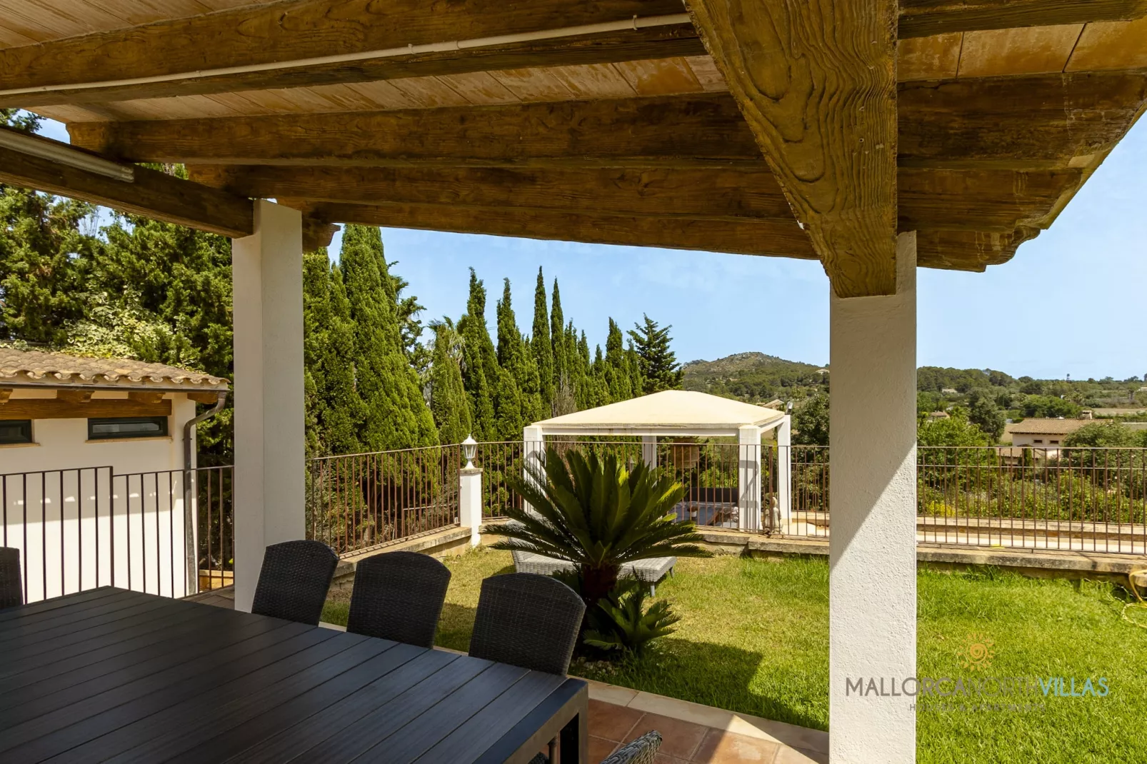 Villa Alejandra con piscina privada y gran jardín-Balcon-terrasse
