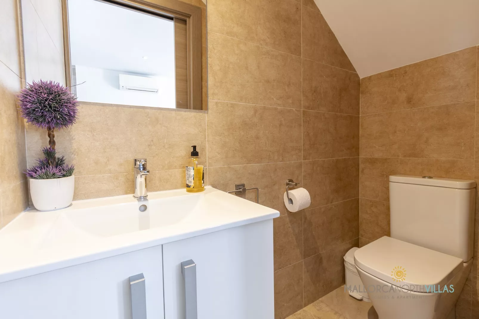 VILLA IOLA IDEAL PARA FAMILIAS A 150M DE LA PLAYA-Bathroom