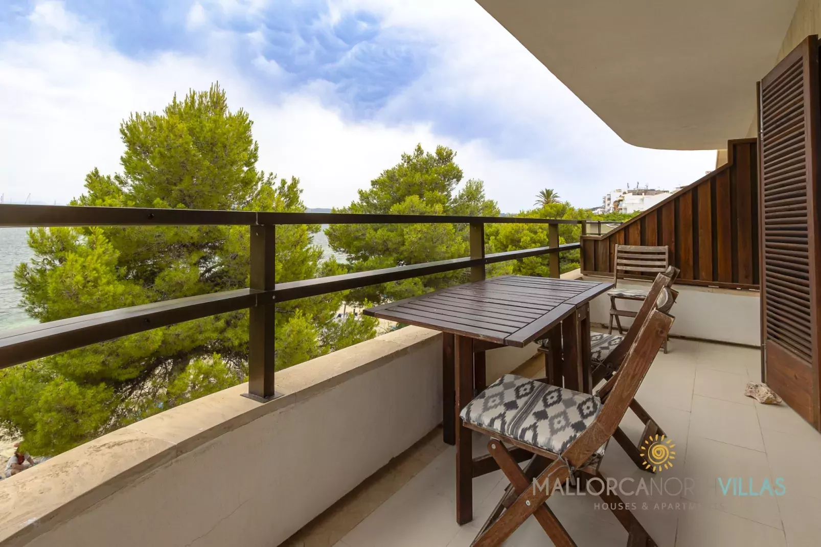 Apartamento Voramar II: Primera Línea en Pine Walk-Terrassenbalkon