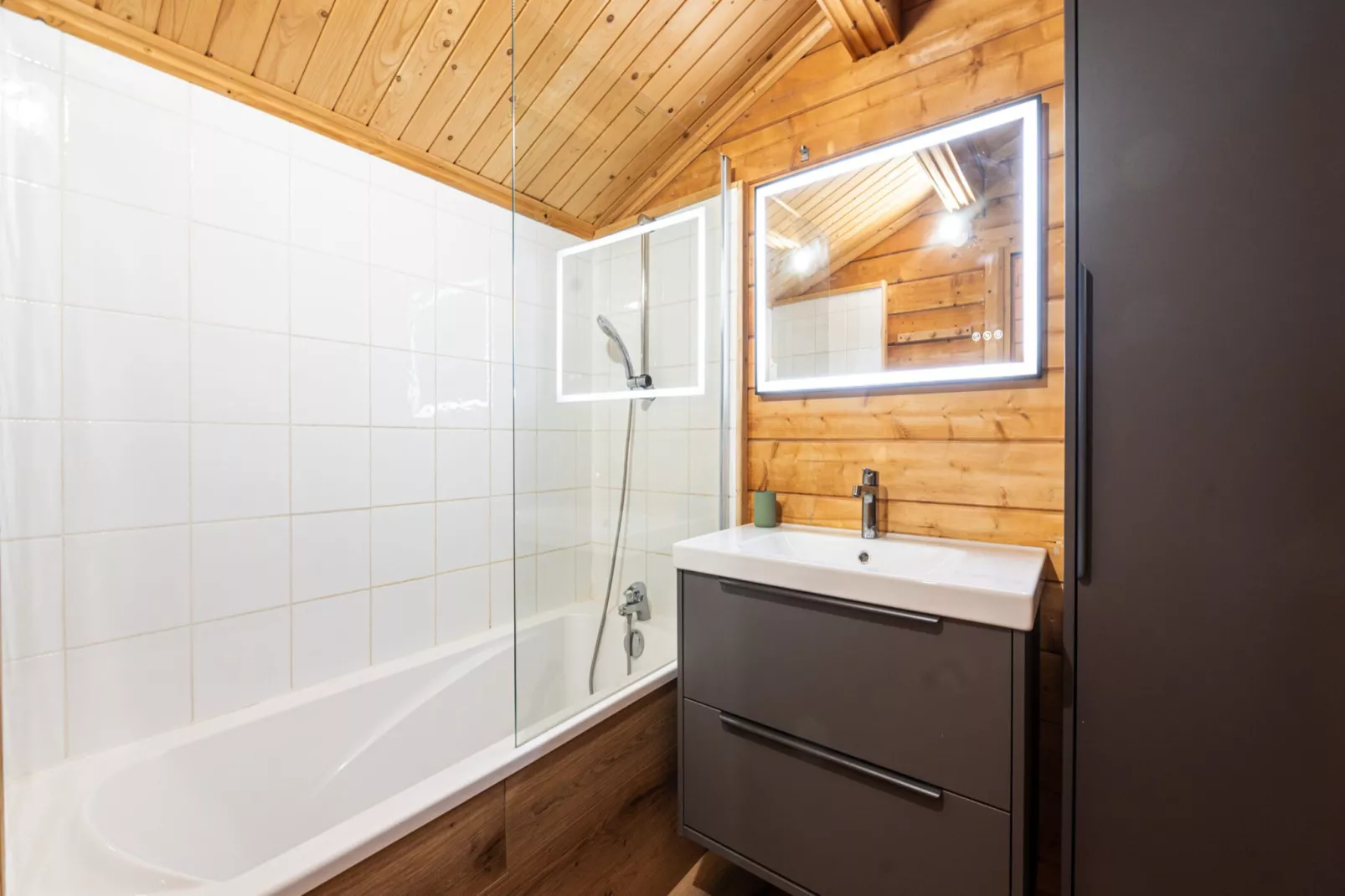 BOIS DE CHAMPELLE N°26 - 4P8-Bathroom