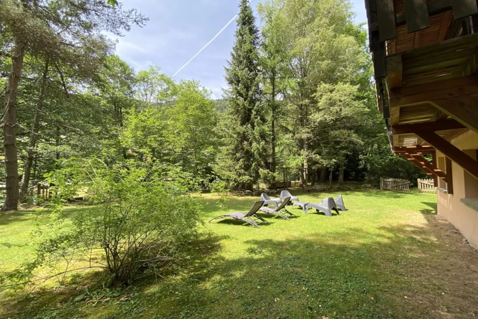 LE GRIZZLY Chalet en bois au calme-Außenbereich