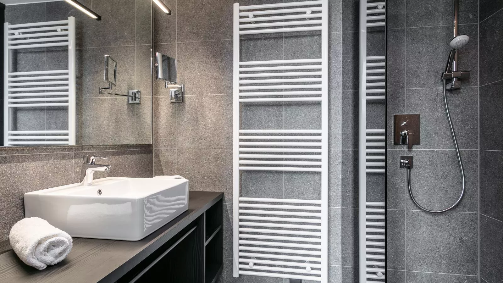 Adult Only Superior Suite-Bathroom