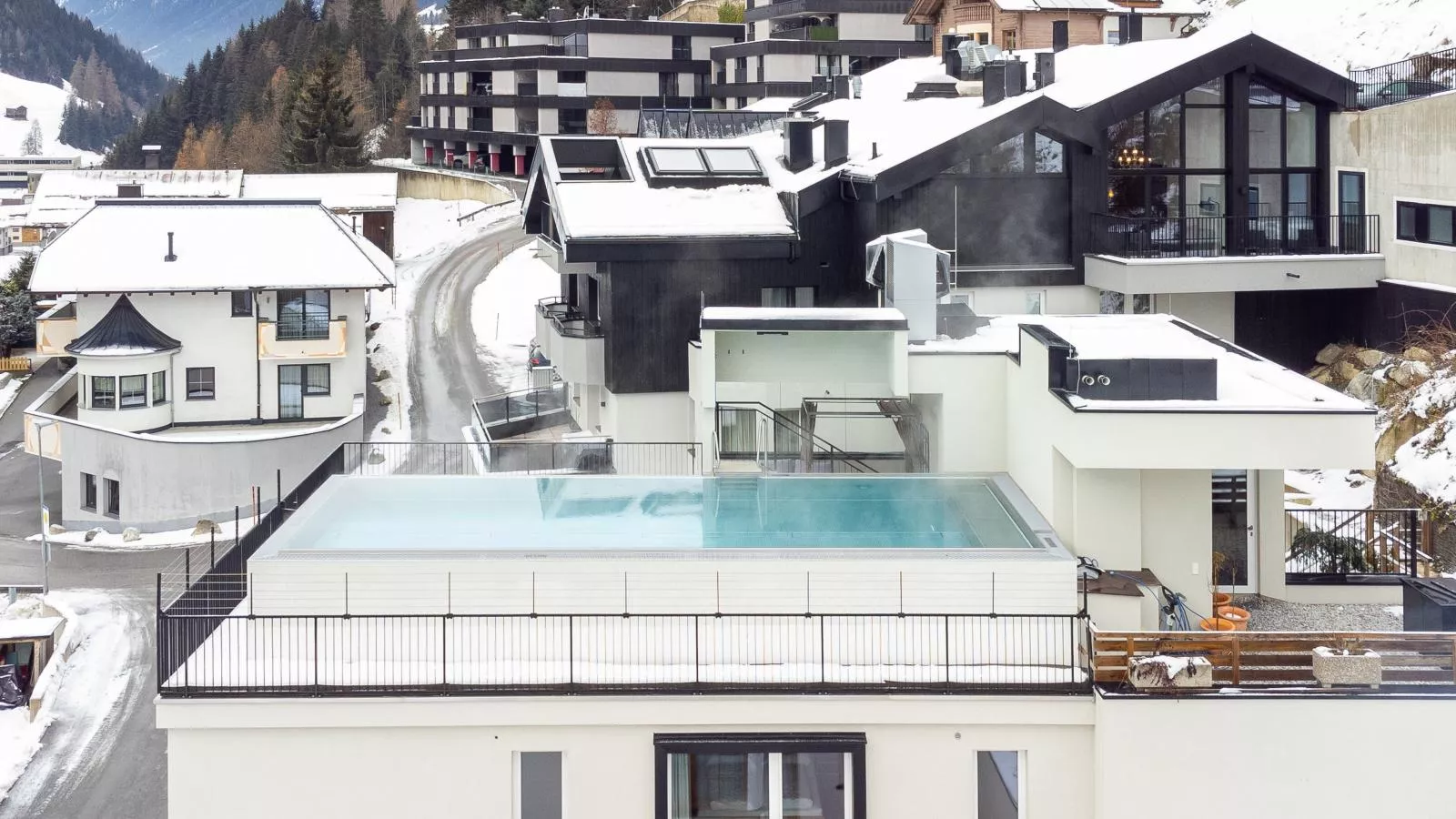 Adult Only Paznaun Suite-Exterior winter