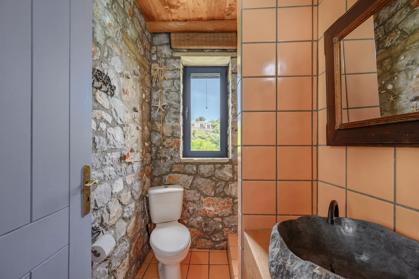 Rozare-Bathroom