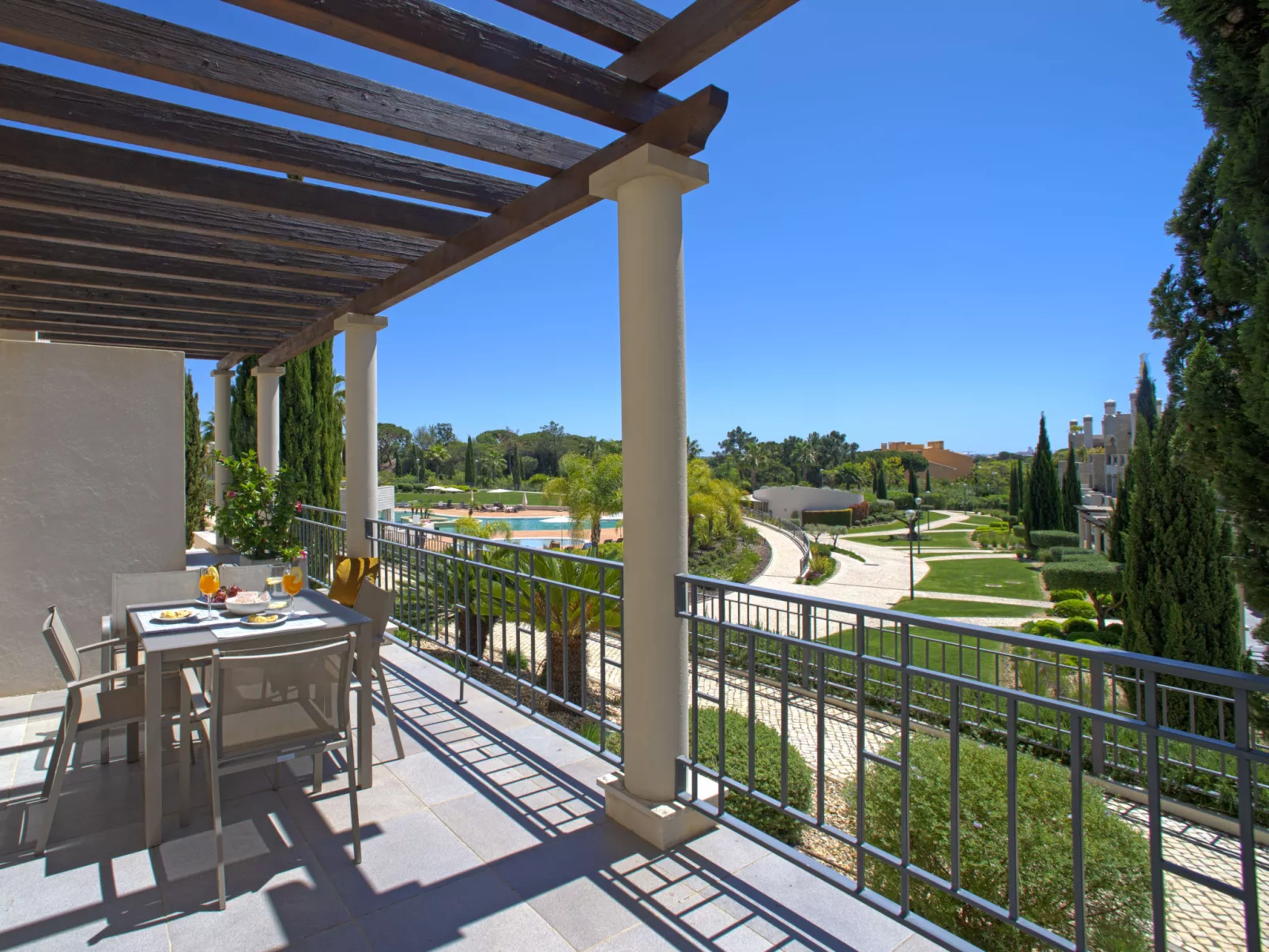 Pine Hills Ambar-Outside