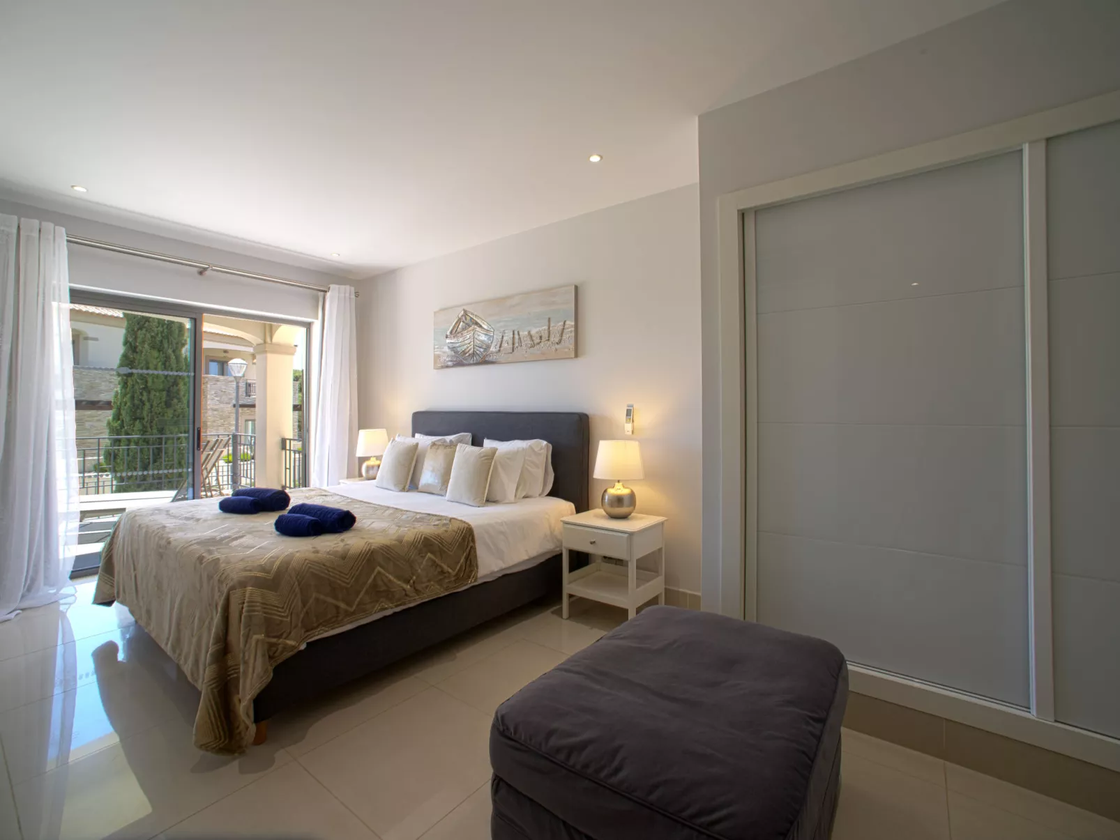 Pine Hills Ambar-Inside