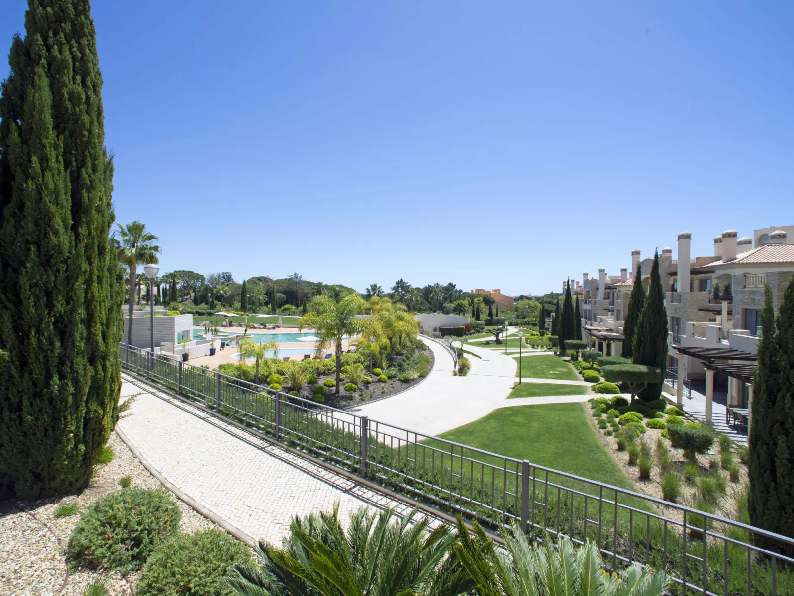 Pine Hills Ambar-Outside