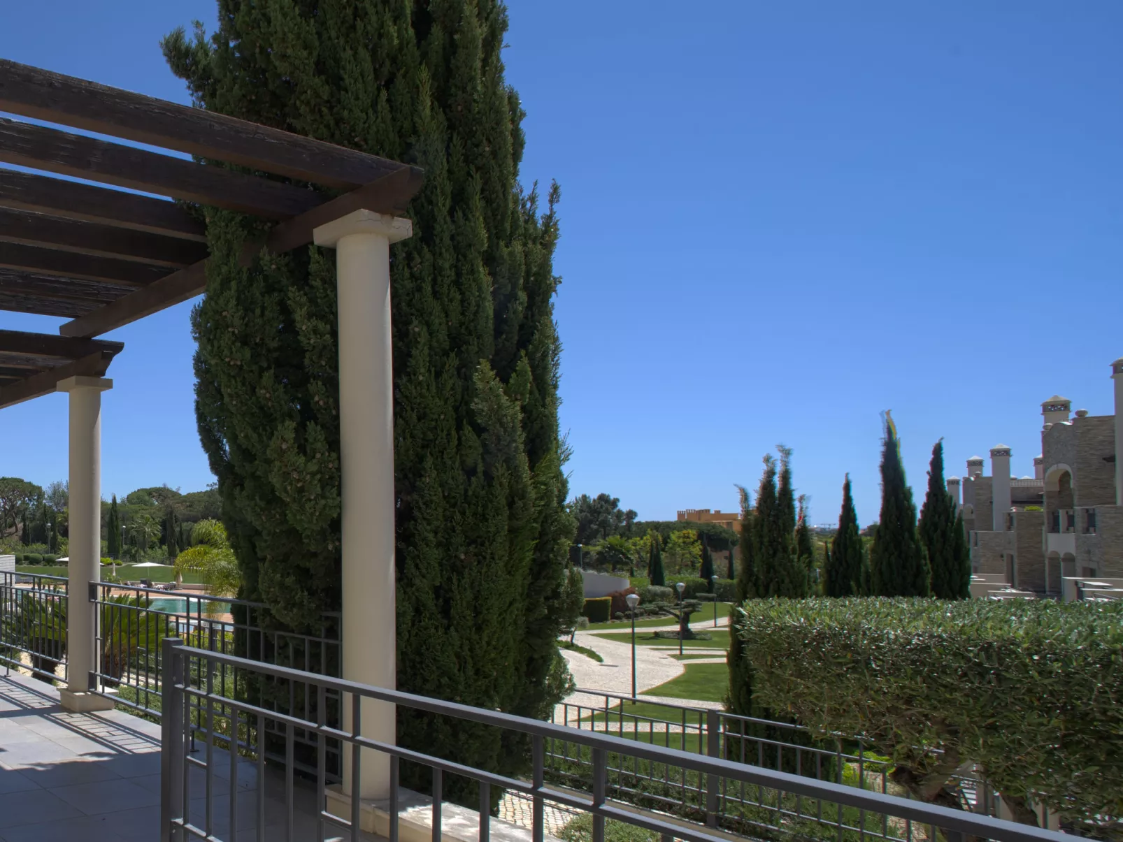Pine Hills Ambar-Outside