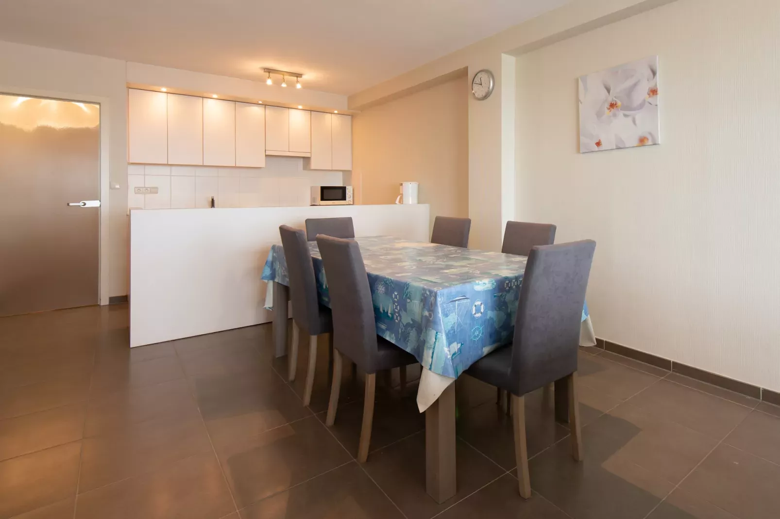 ZANDBK1 0501/ 5B-Dining room