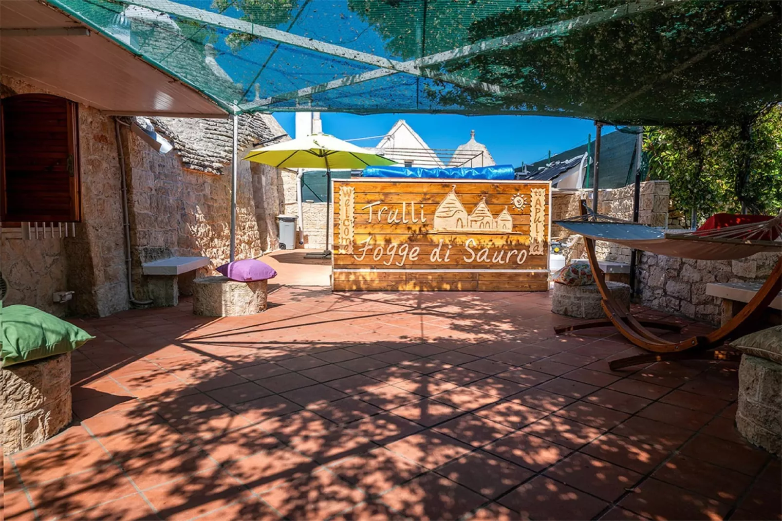 Trulli Fogge di Sauro-Gärten Sommer