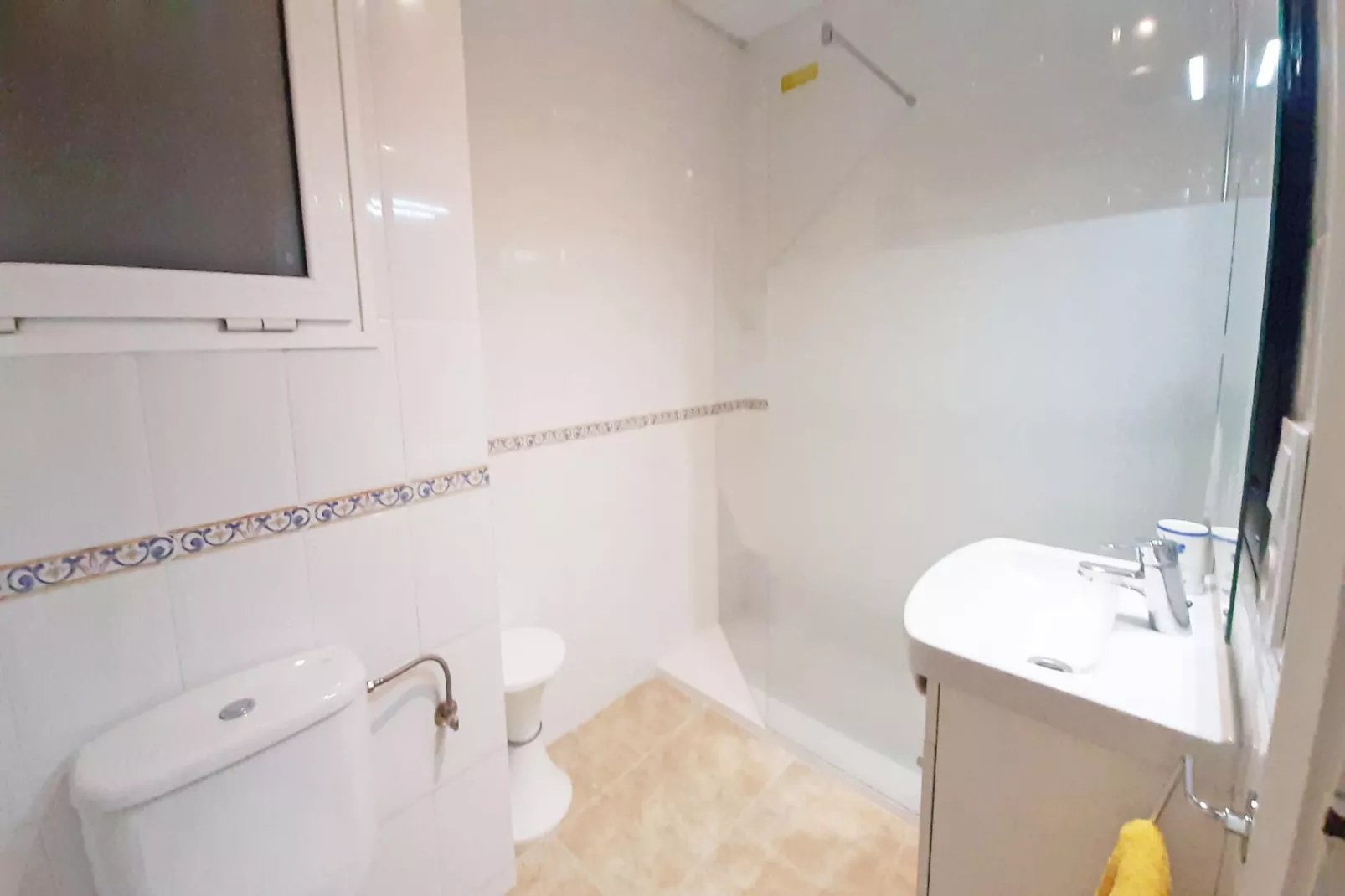 Costa Brava E-6-Badezimmer