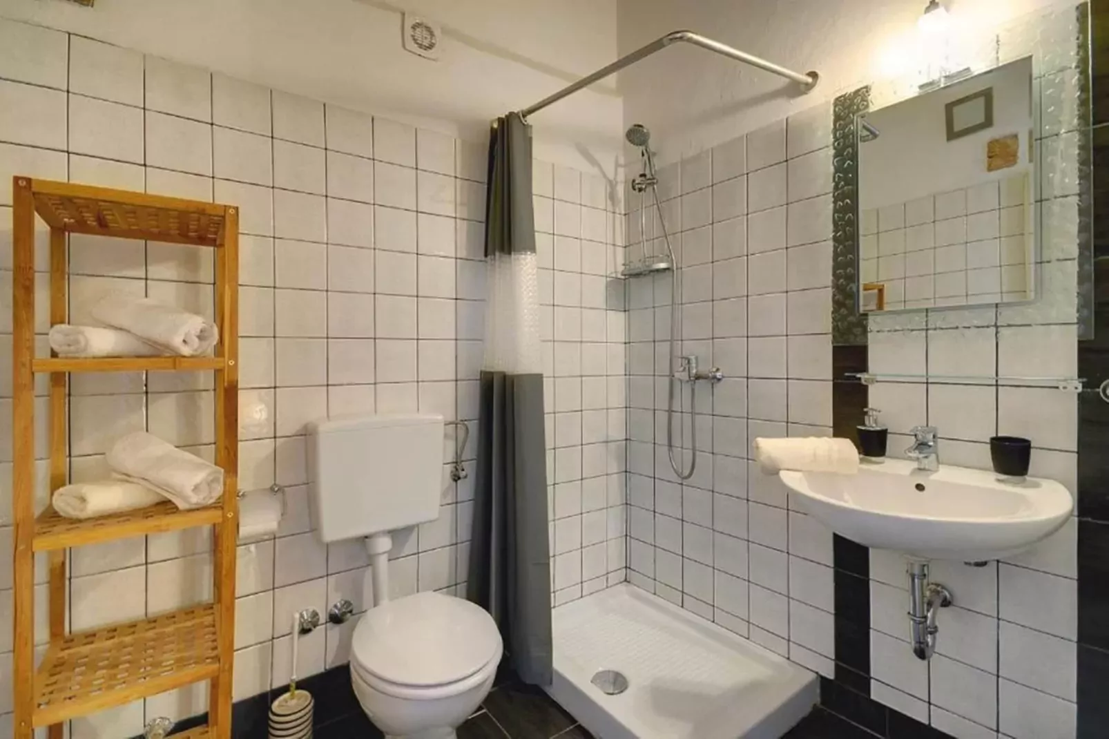 Villa Katherine with Pool and Game Room-Bathroom