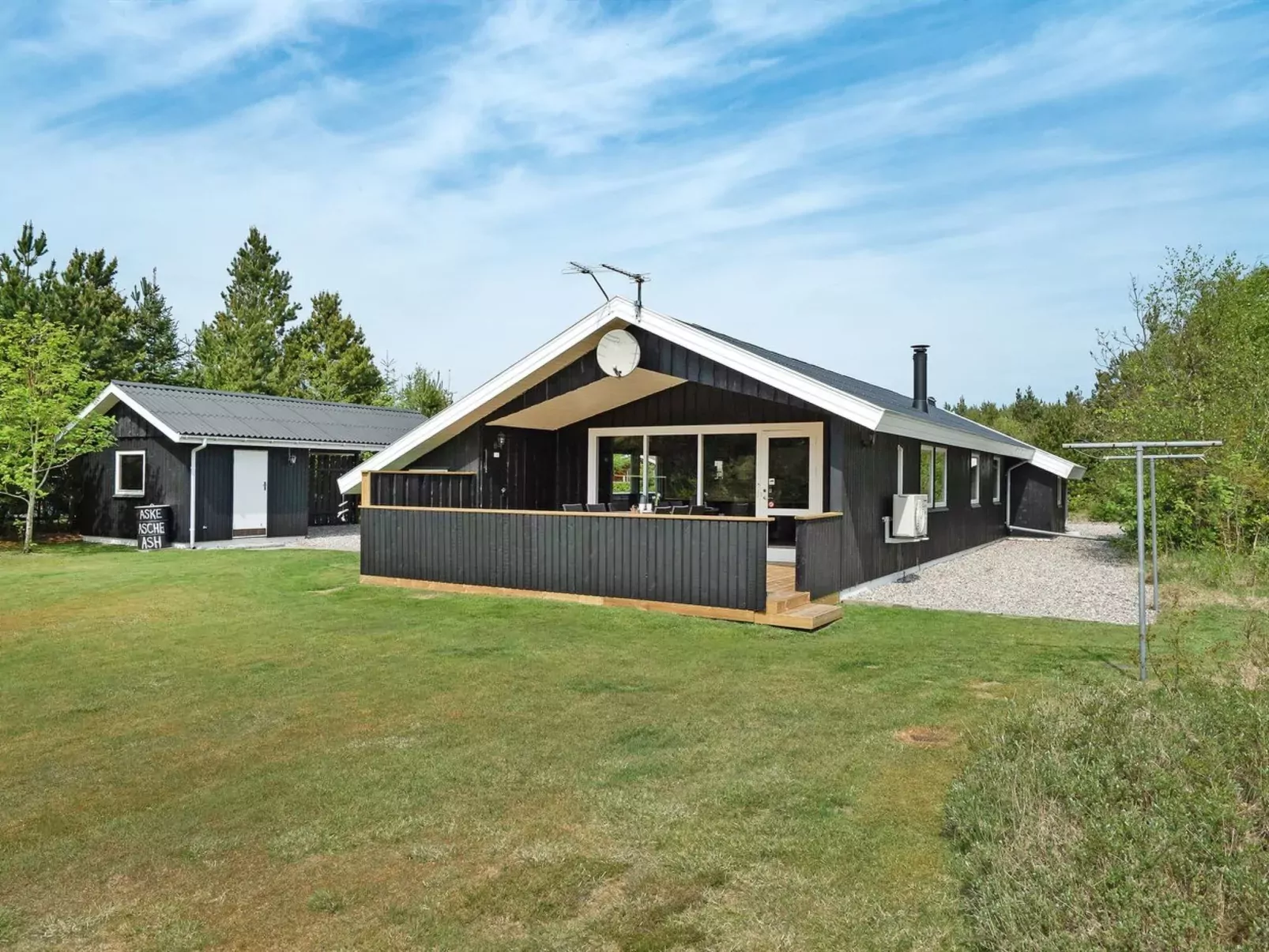 "Onni" - 2.3km from the sea-Inside