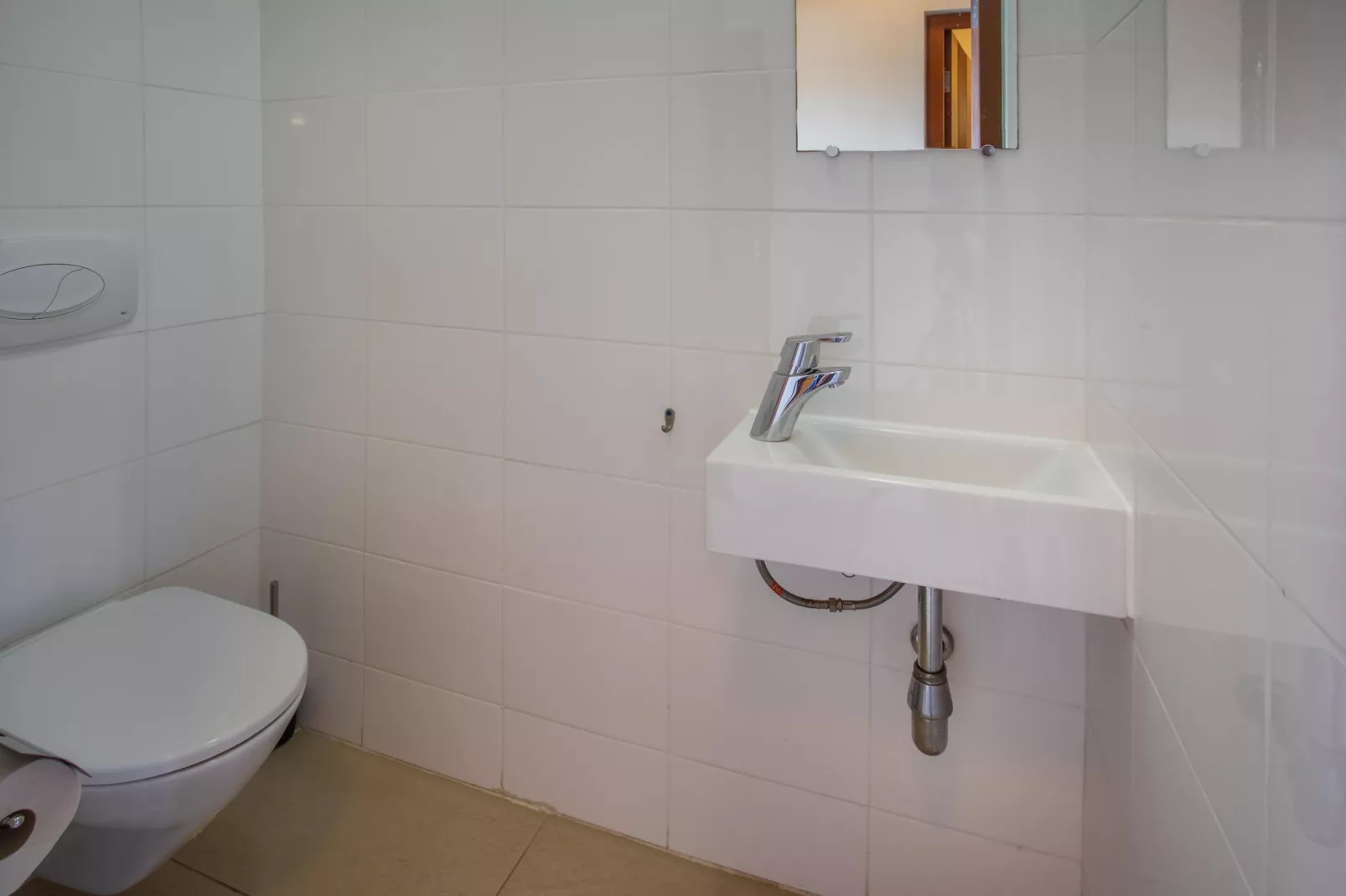 Spanish Water Apartment-Bathroom