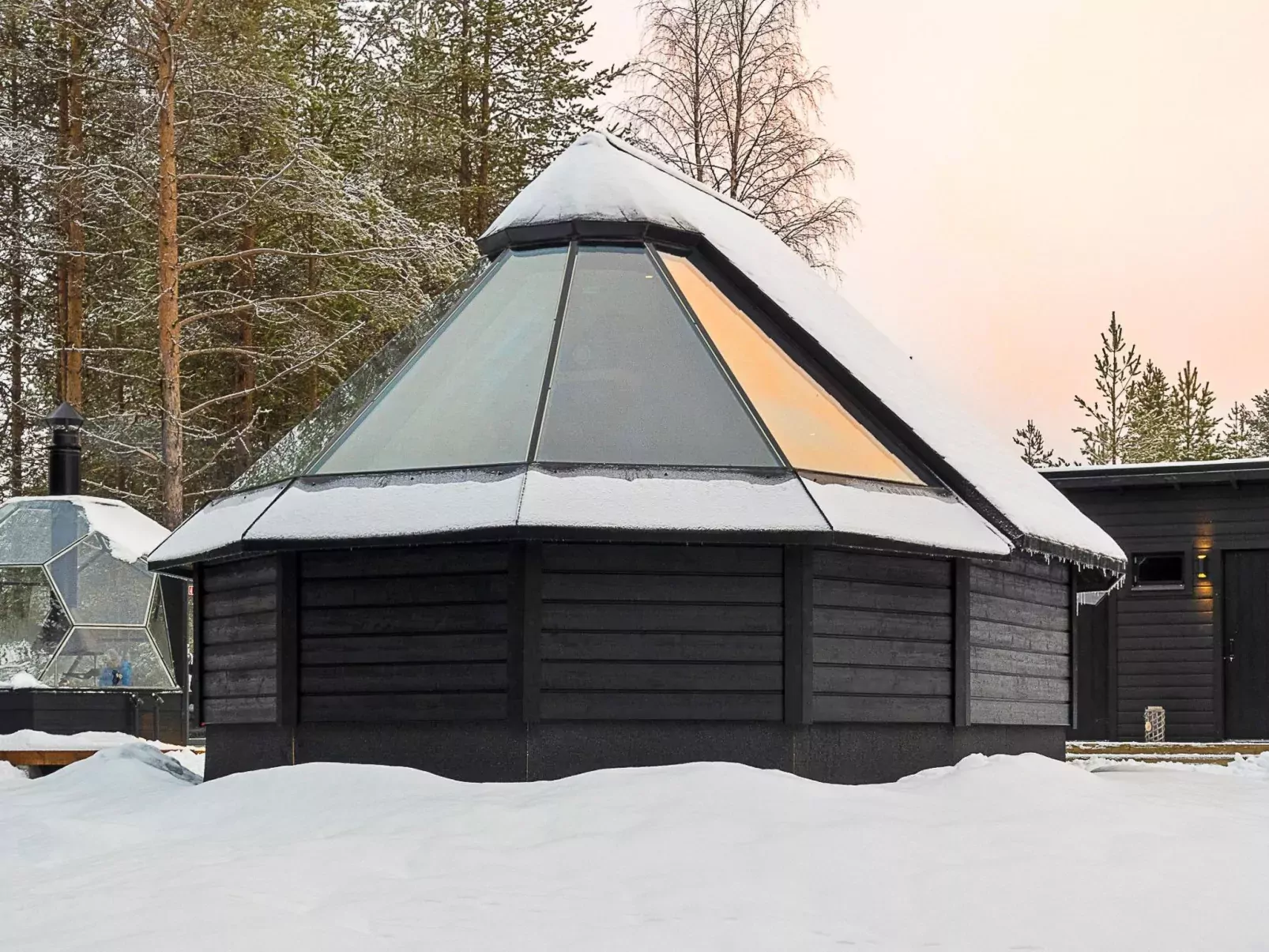 Samruam b aurora cabin-Outside