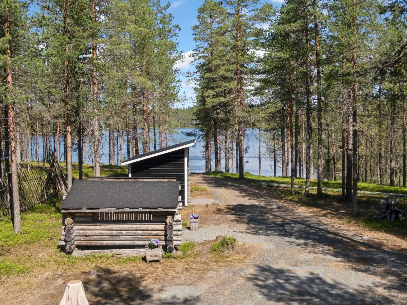 Uuttuniemi-Outside