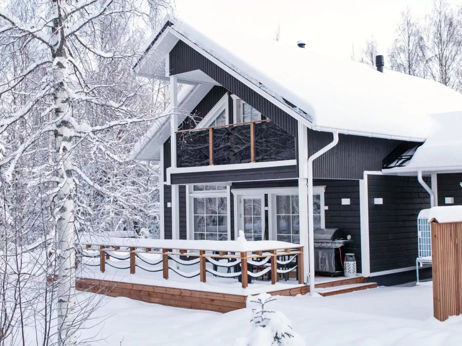 Tonttutahko 20 b-Outside