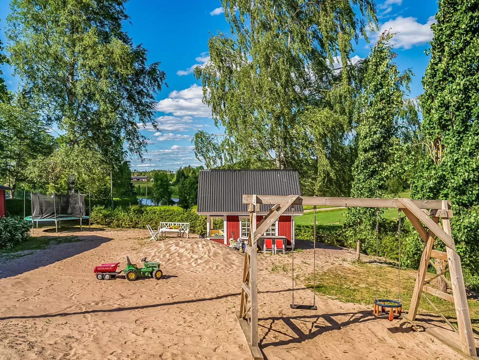 Kivitasku-Outside