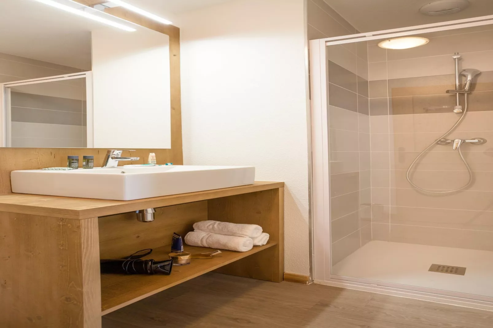 ARECHES BEAUFORT_S8L-Bathroom