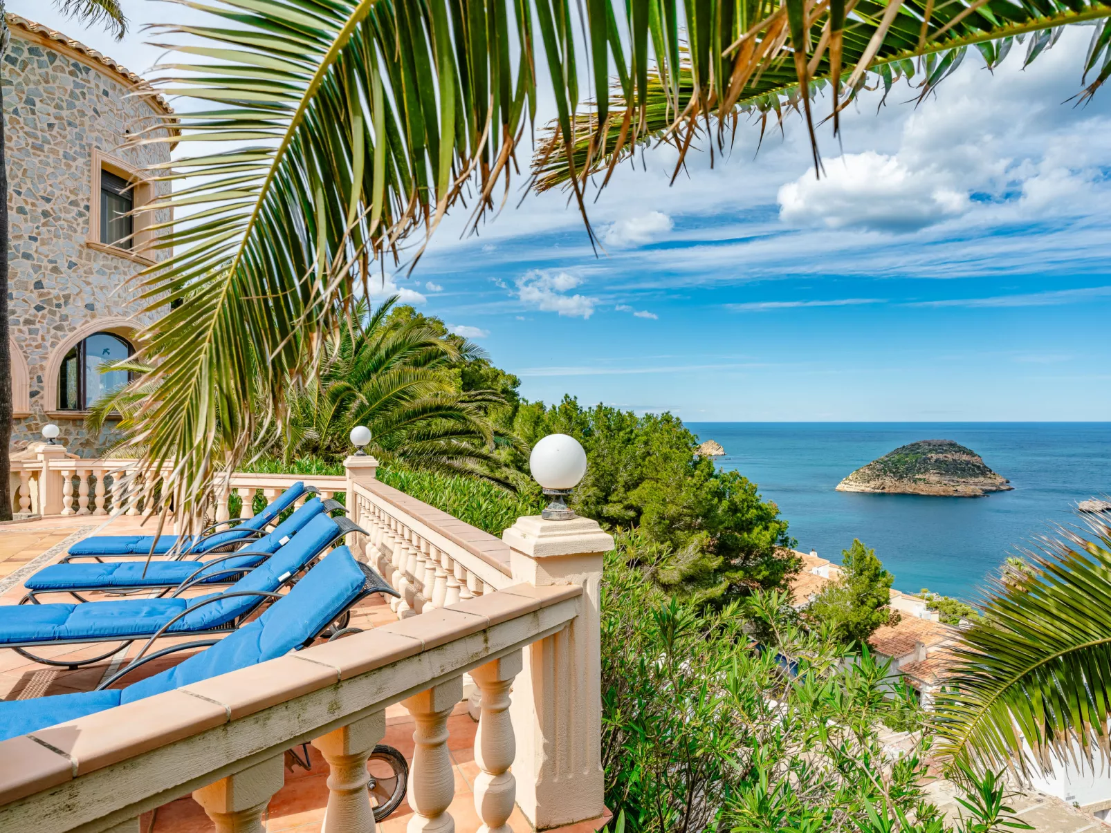 Castillo al Mar-Outside
