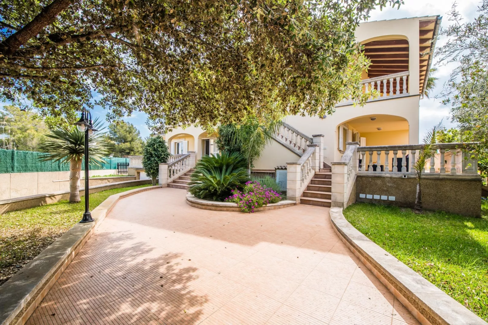 Villa Corb Mari-Nicht getaggt