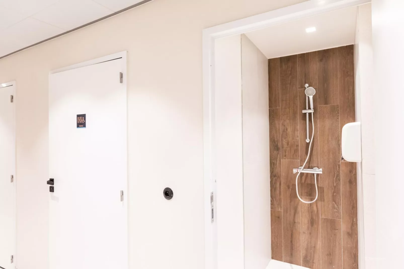 PLAGNE MONTALBERT Le Snoroc- A48P-Bathroom