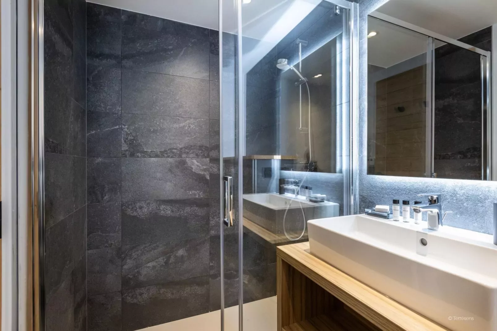 CHAPELLE DABONDANCE Le Flocon Blanc A38S-Salle de bain