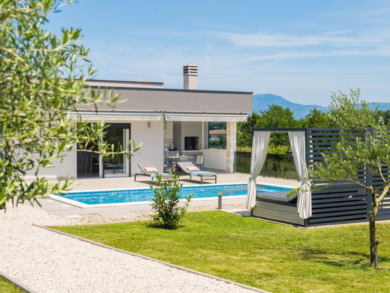 Villa Romantica-Inside