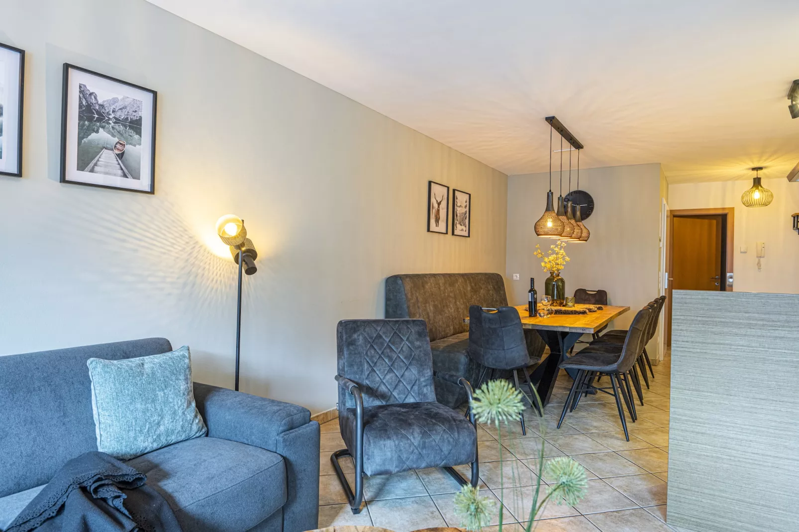 Comfort three-bedroom apartment – HO3C-Living room