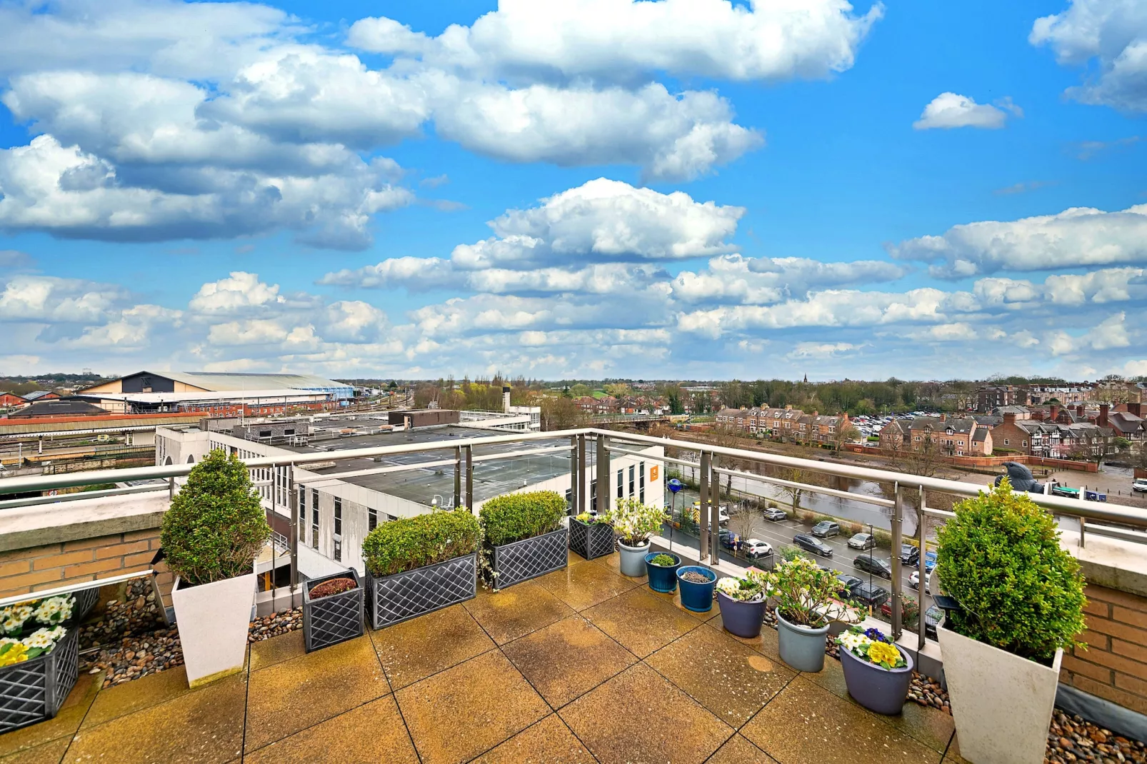 The Penthouse at 611 Westgate-Outdoor