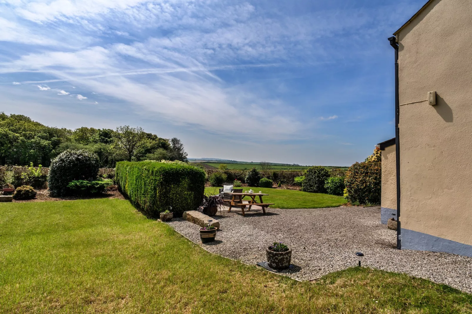 Cutkieve Farm Cottage-Gardens summer