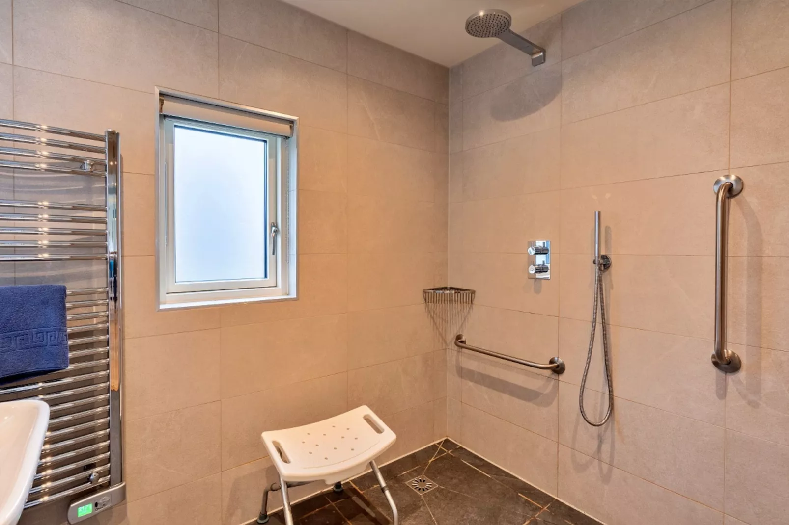Oak Cottage-Bathroom