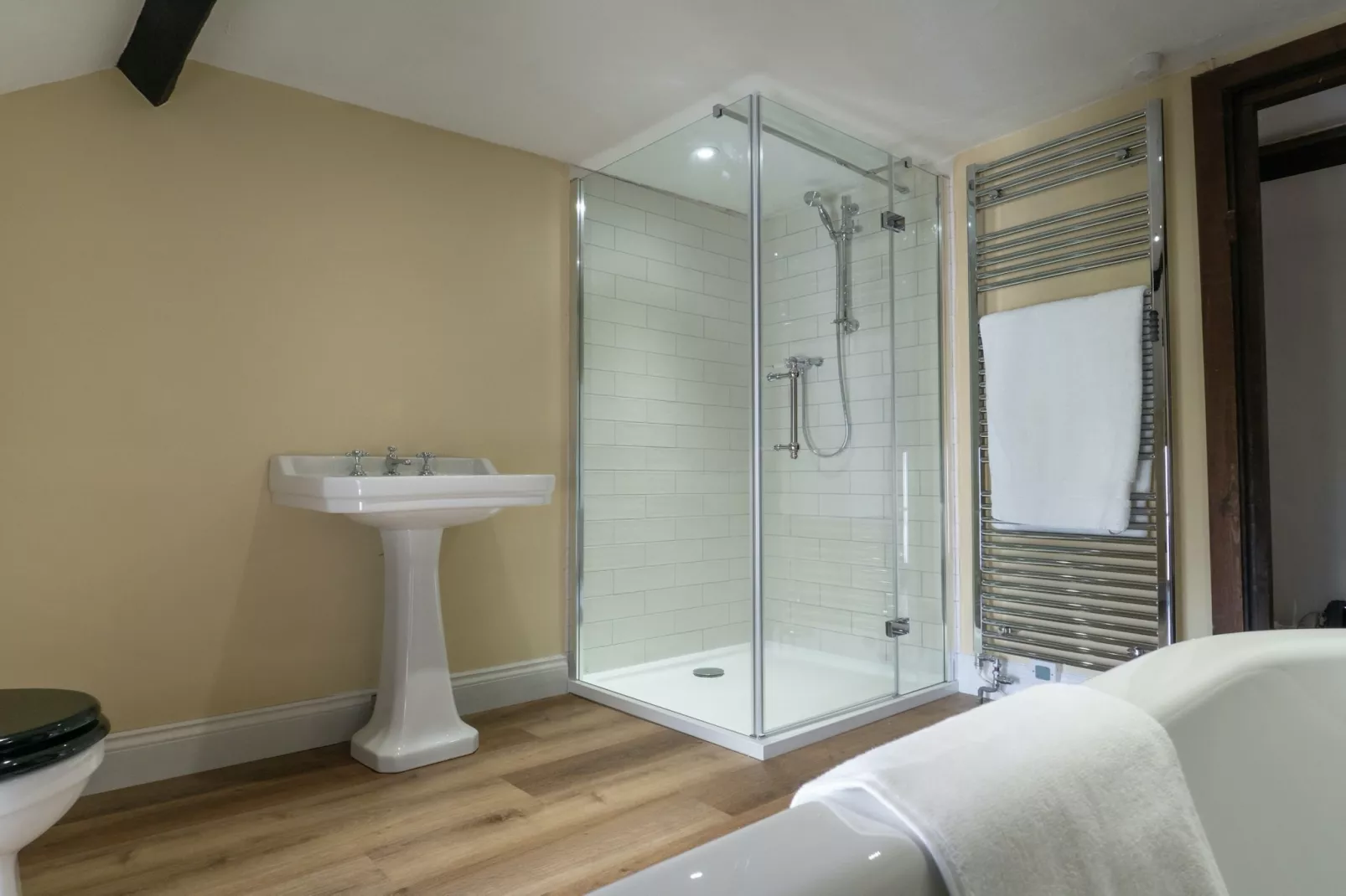 Lower Aylescott Farmhouse-Bathroom