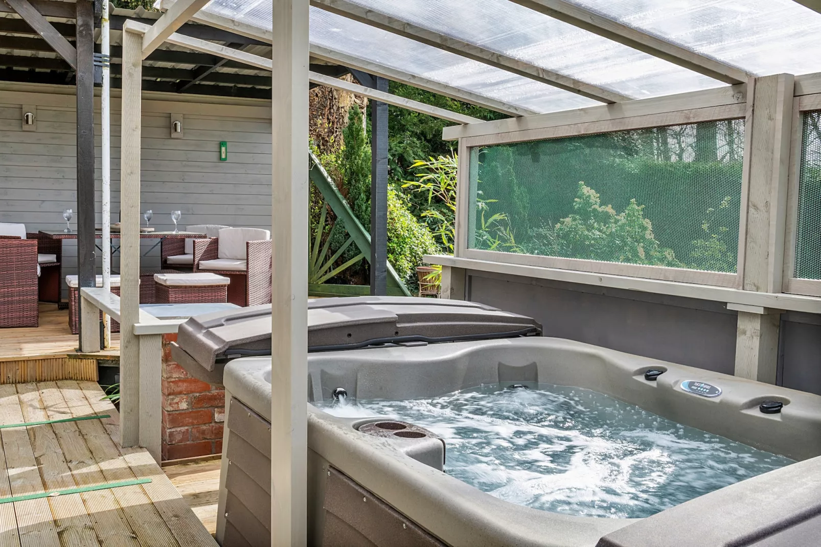 Garden Lodge-Outdoor