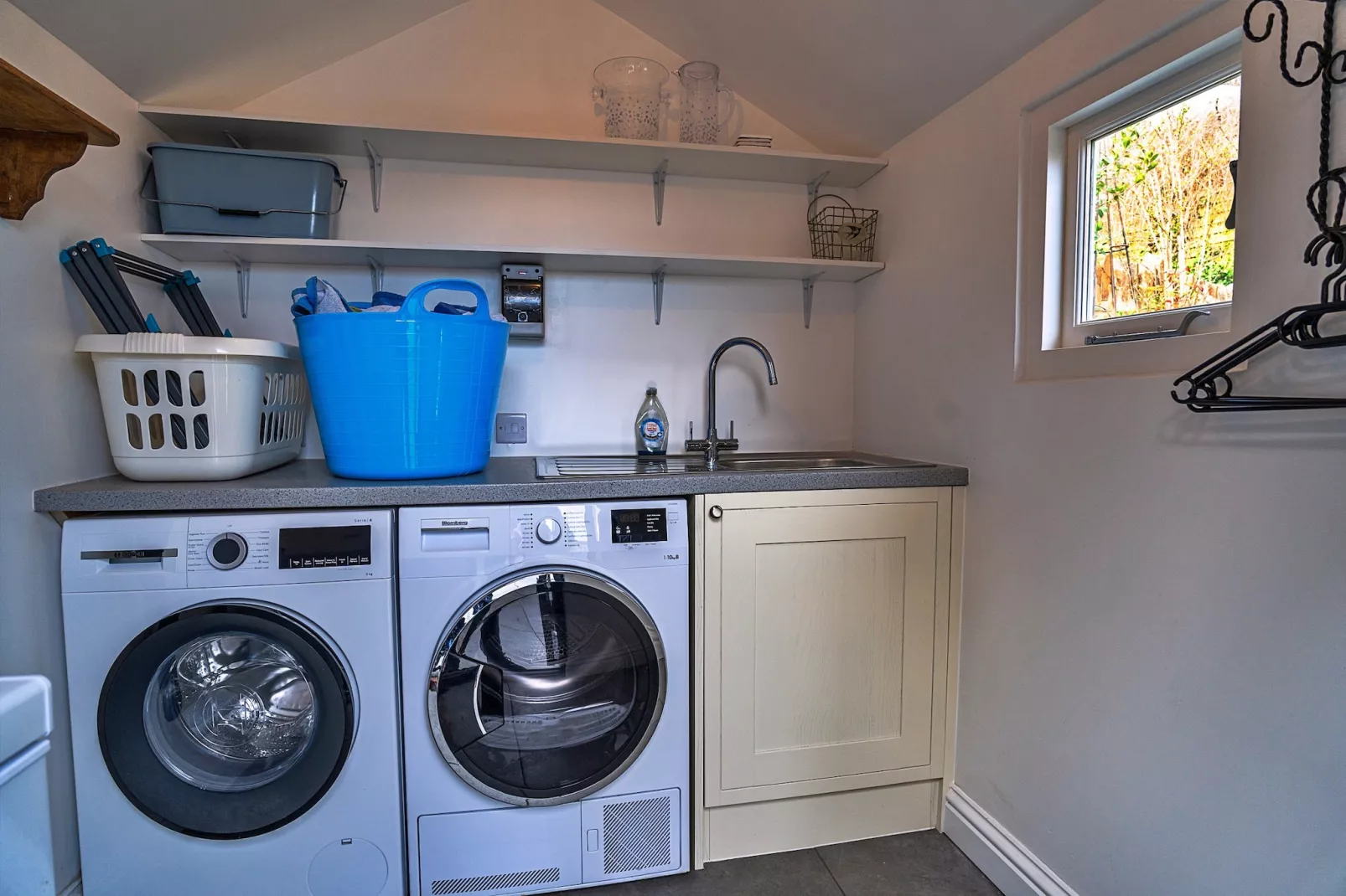 Potters Cottage-Bathroom