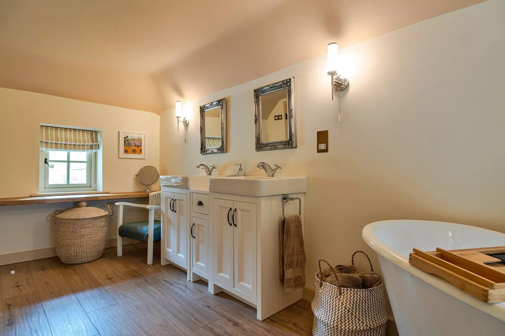 The Thatch at Winterborne Houghton-Bathroom