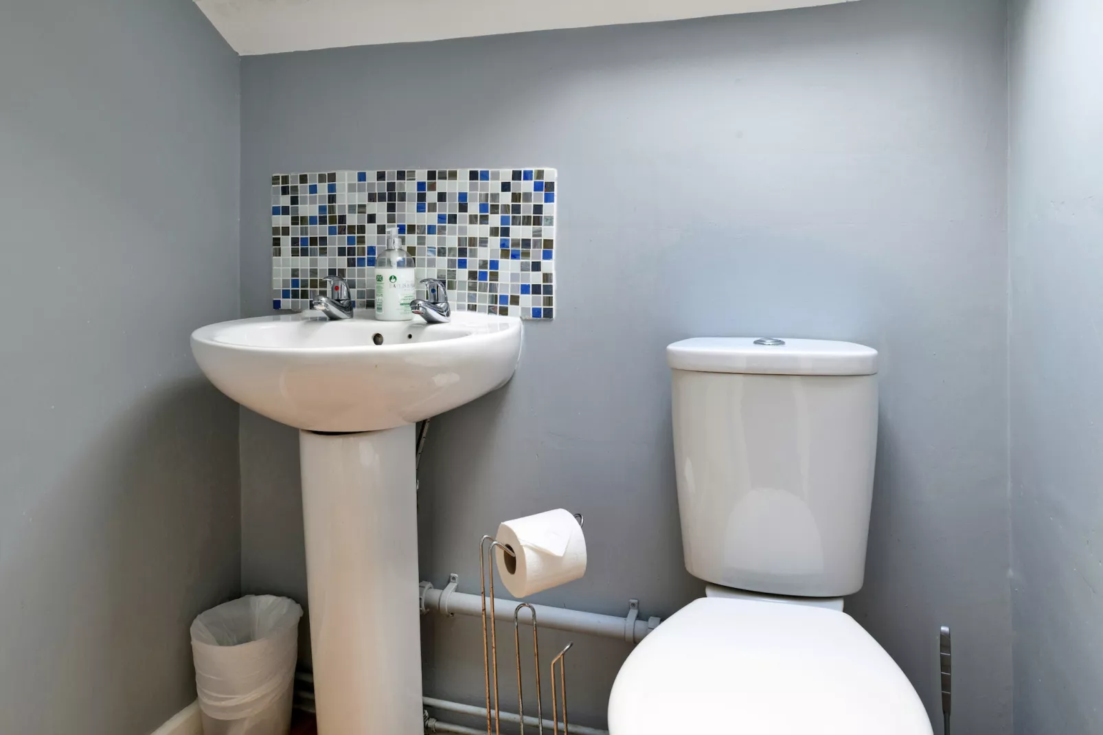 Bodlawen Holiday House - Edge of Snowdonia-Bathroom