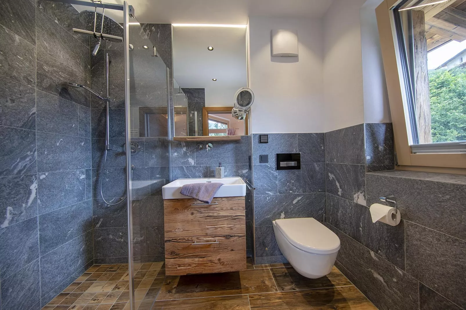 Nationalpark Chalet Rosenspitze-Badezimmer